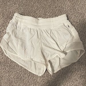 Lululemon Hotty Hot Shorts 2.5”